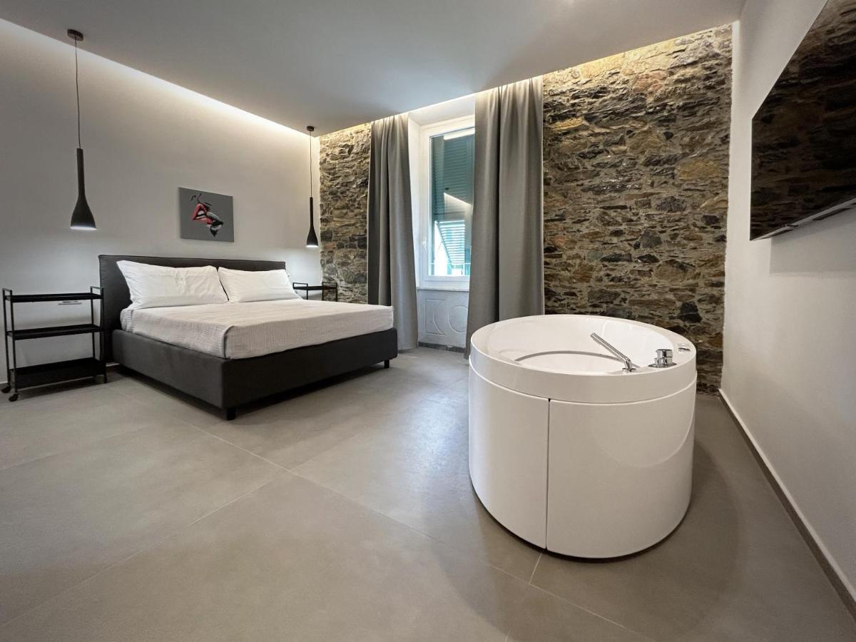 New Moon Rooms La Spezia Bagian luar foto