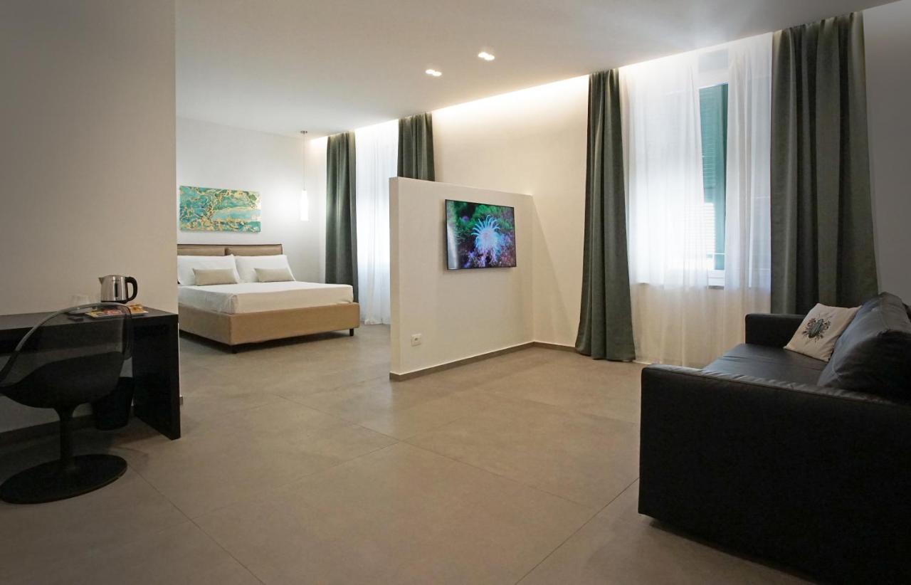 New Moon Rooms La Spezia Bagian luar foto
