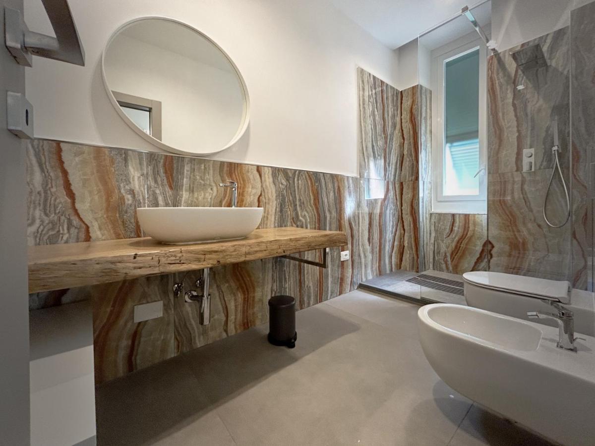 New Moon Rooms La Spezia Bagian luar foto
