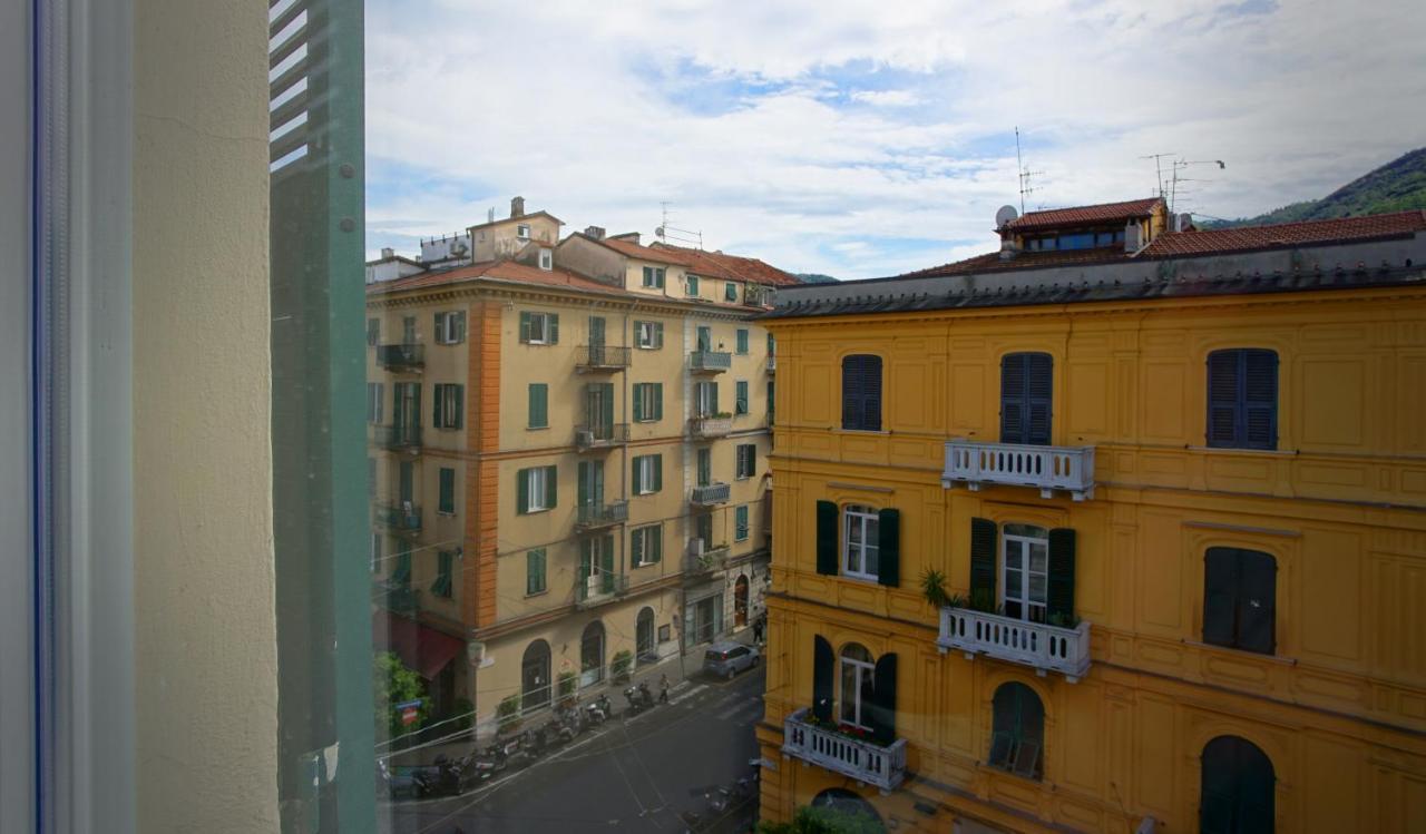 New Moon Rooms La Spezia Bagian luar foto