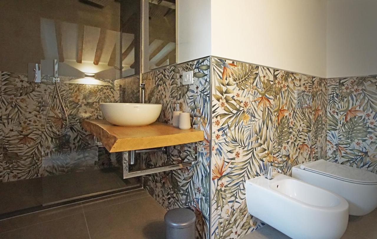 New Moon Rooms La Spezia Bagian luar foto