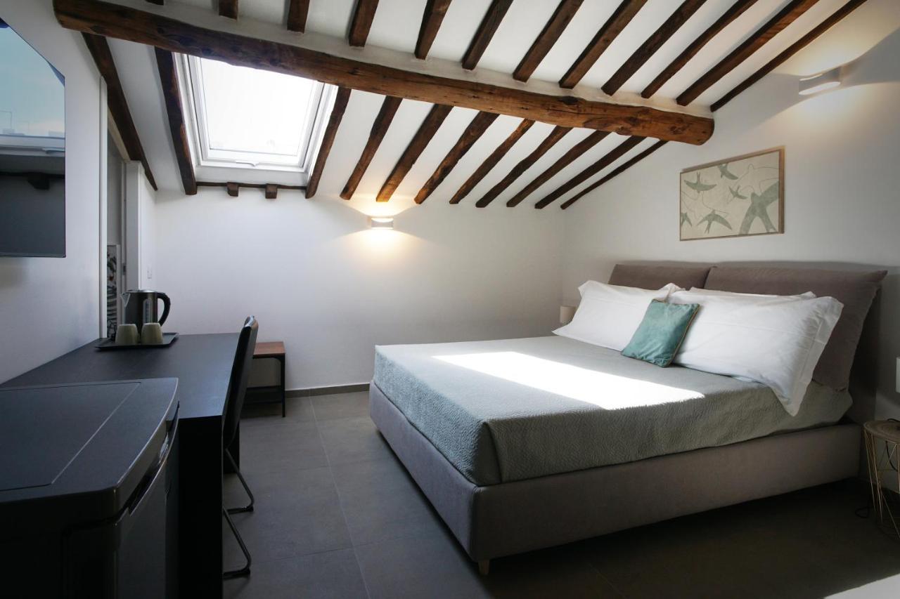 New Moon Rooms La Spezia Bagian luar foto