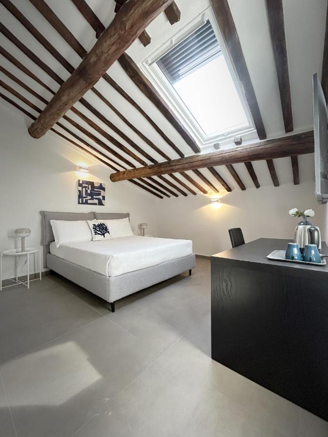 New Moon Rooms La Spezia Bagian luar foto