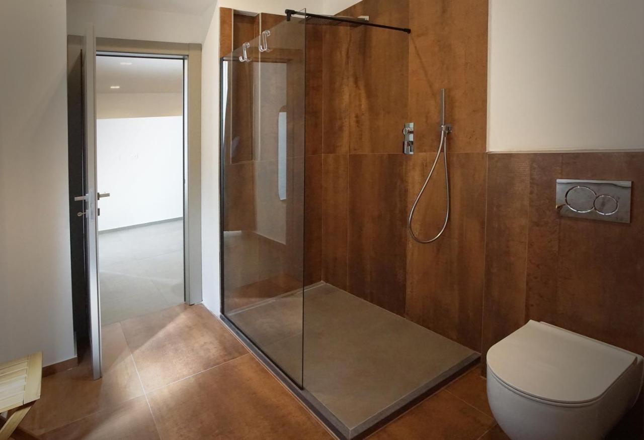 New Moon Rooms La Spezia Bagian luar foto