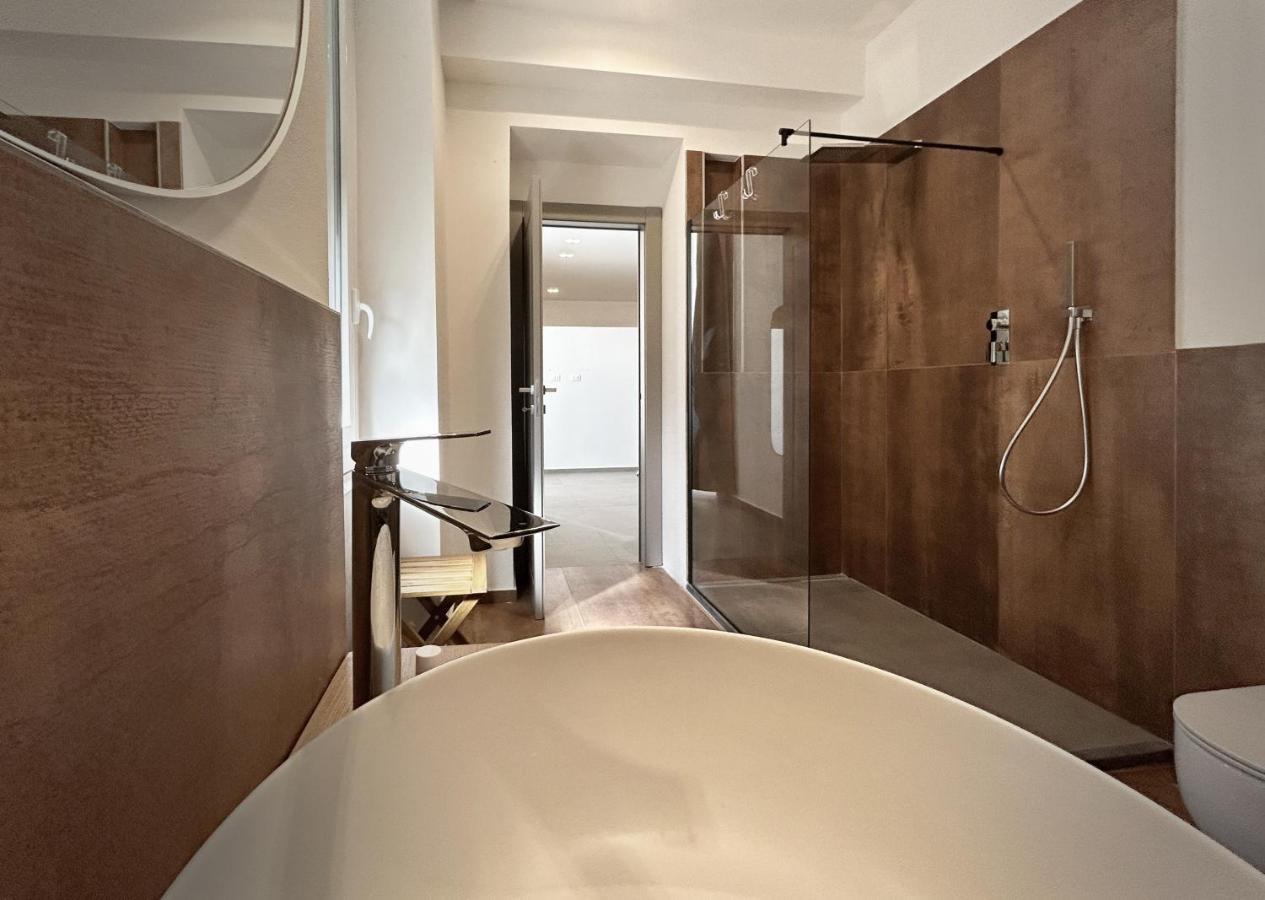 New Moon Rooms La Spezia Bagian luar foto