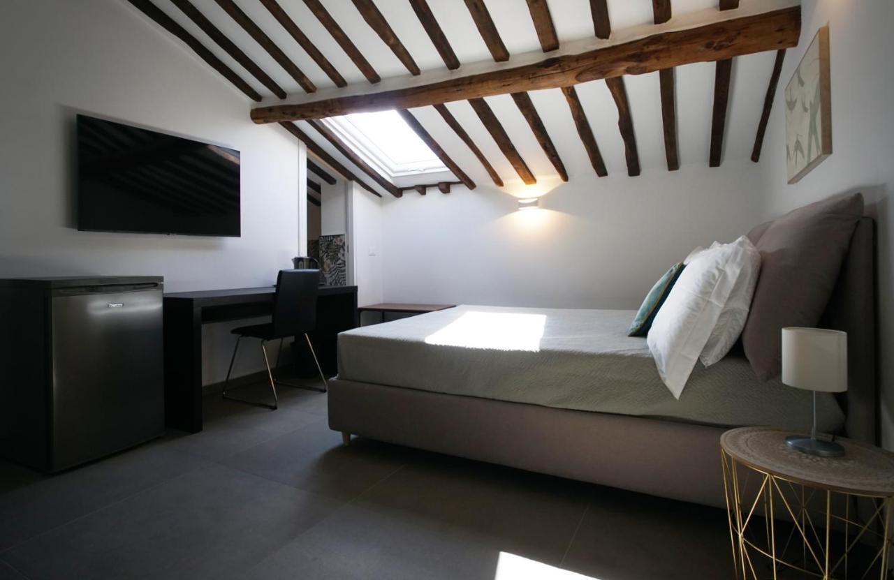New Moon Rooms La Spezia Bagian luar foto