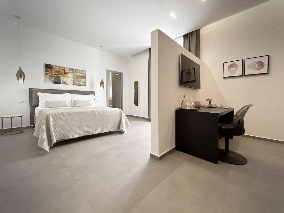 New Moon Rooms La Spezia Bagian luar foto
