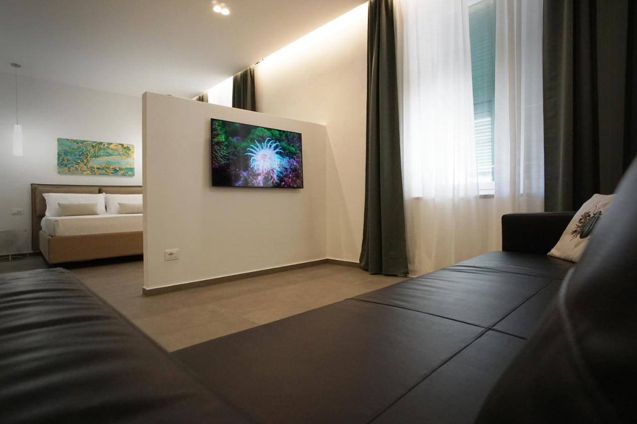 New Moon Rooms La Spezia Bagian luar foto