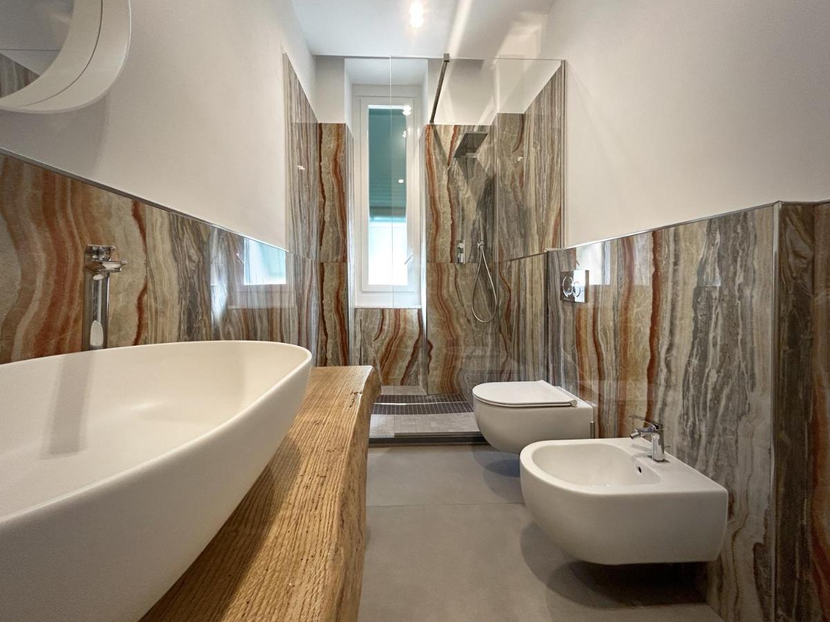 New Moon Rooms La Spezia Bagian luar foto
